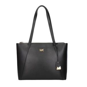 Brand 🆕 MICHAEL KORS MaddieMedium CrossgrainLeat…